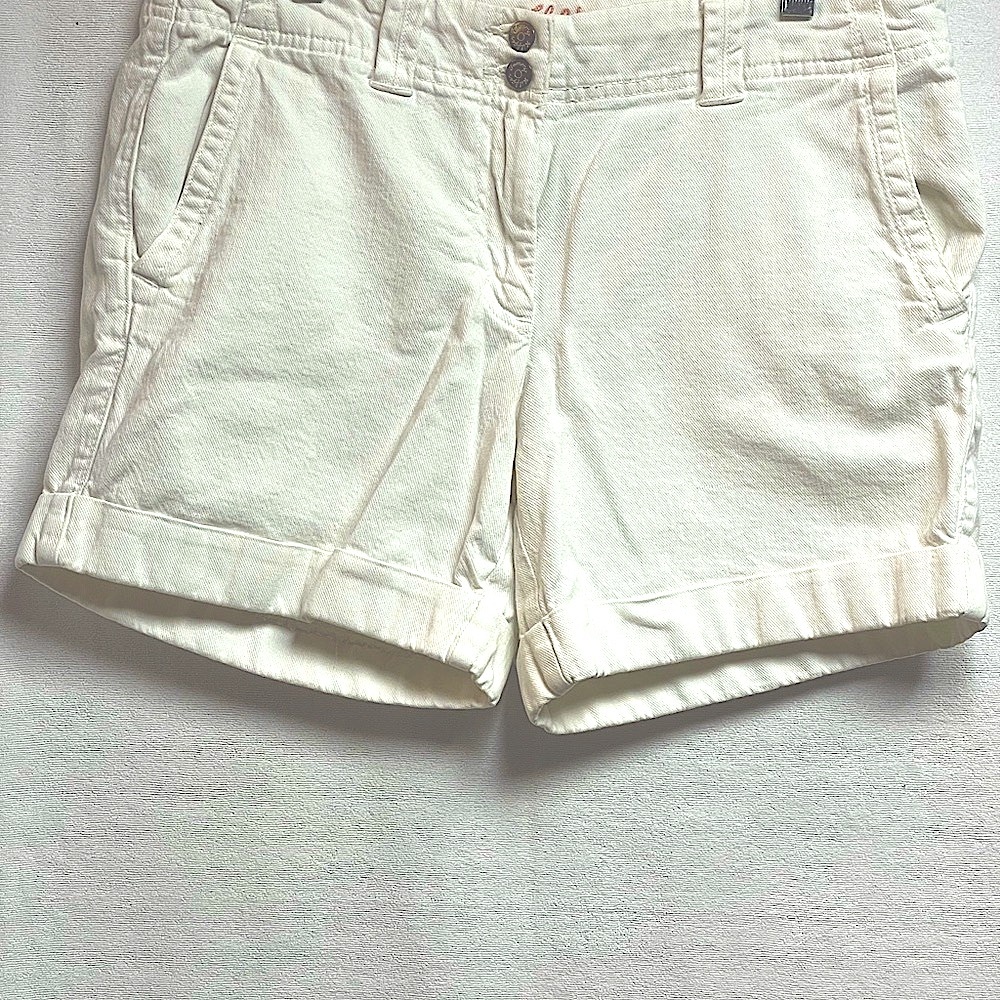 Tommy Hilfiger White denim Jean Shorts with‎ Cuffed Hem womens shorts size 6